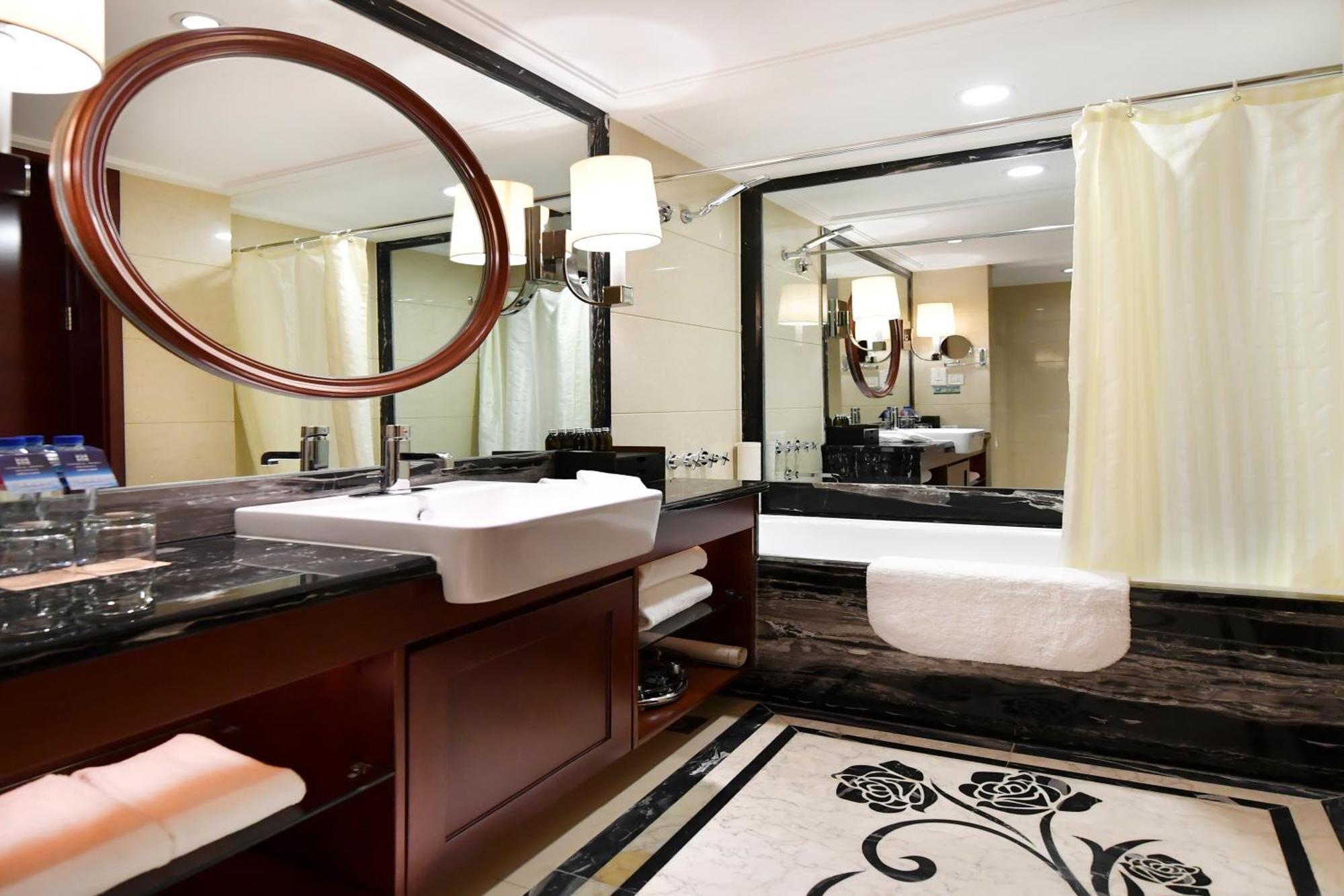 Executive Deluxe King Room