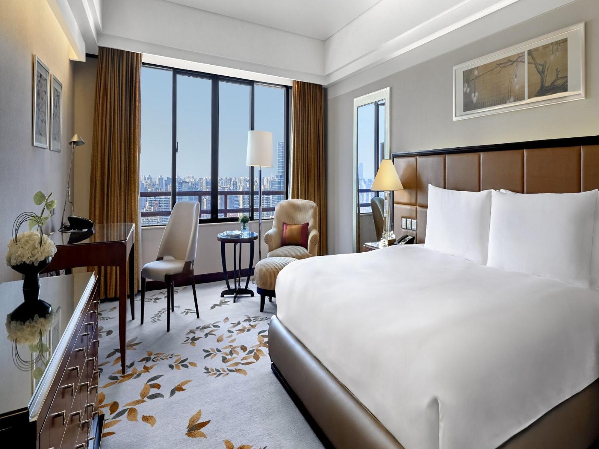 Deluxe City View Room Guest room 1 King City view,1657149668:JPEG