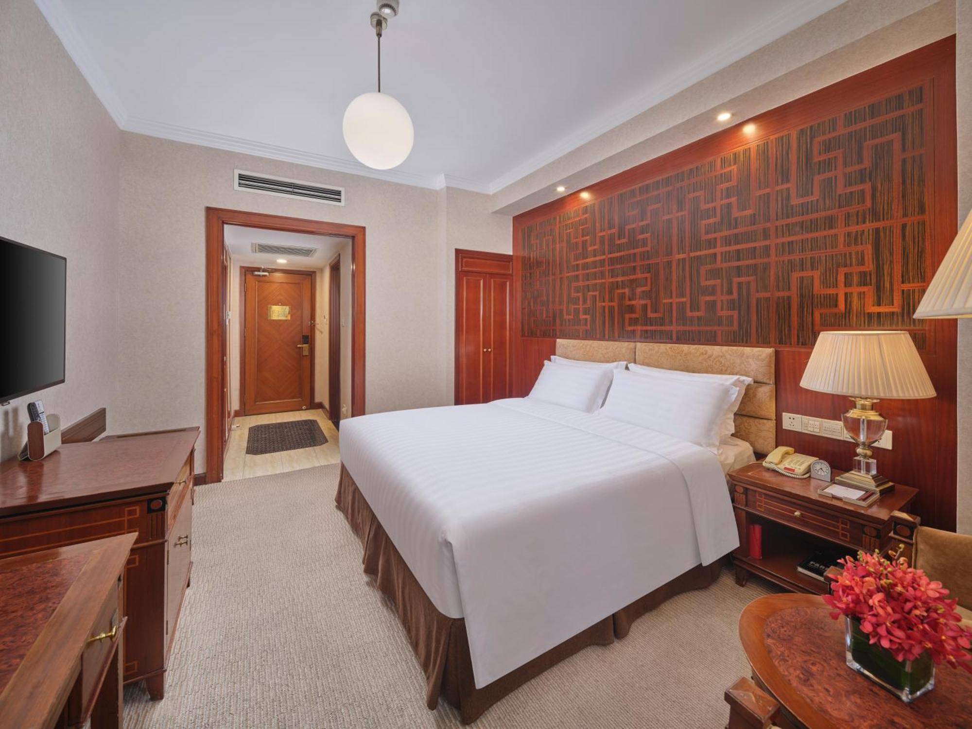 Standard Queen Room